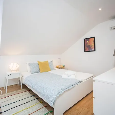 Top-floor In Center Apartment Trogir