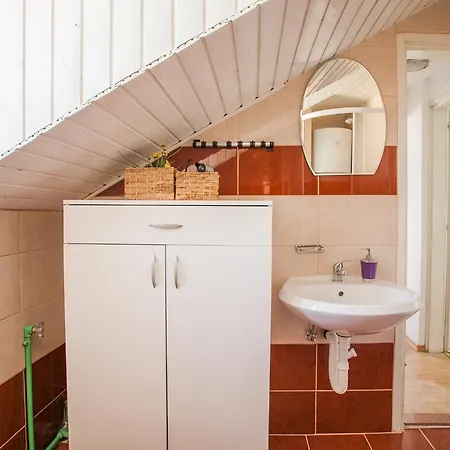 Top-floor In Center Apartment