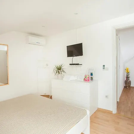 Apartment Top-floor In Center Trogir